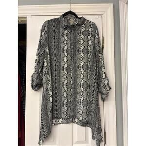 Como Vintage Women Top 1X Gray Snake Print Blouse Button Up Tunic Hi-Low Hem